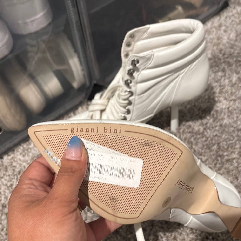 Gianni Bini Elegant White Lace-Up Ankle Boots - Picture 2 of 6